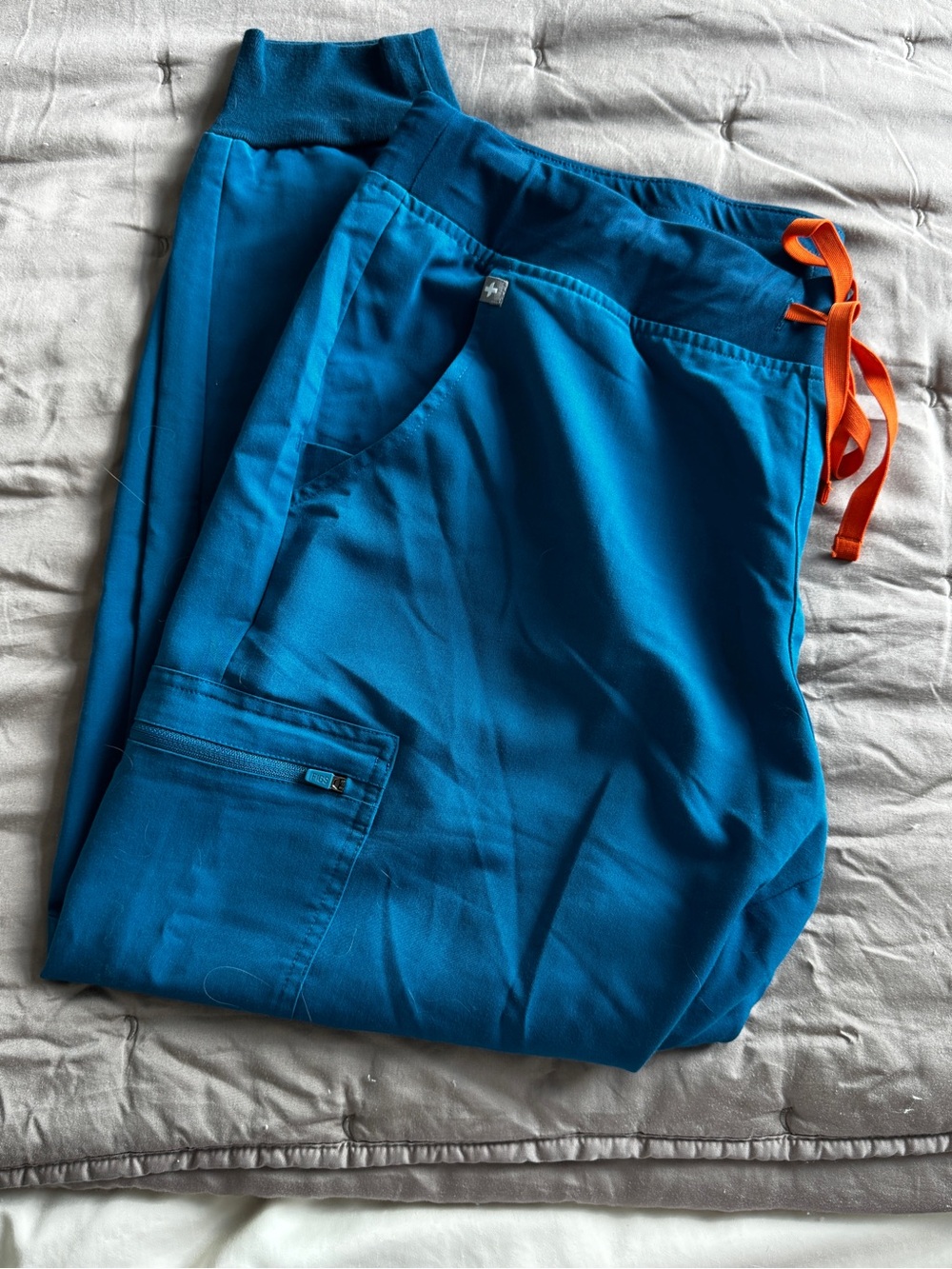 SET - Figs joggers (XLP) + top (L)